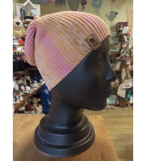 Kreemikas-roosa kootud puuvillane müts 